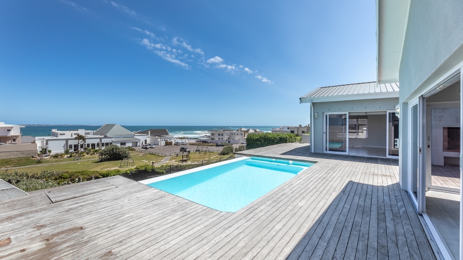 To Let 4 Bedroom Property for Rent in Bloubergstrand Western Cape